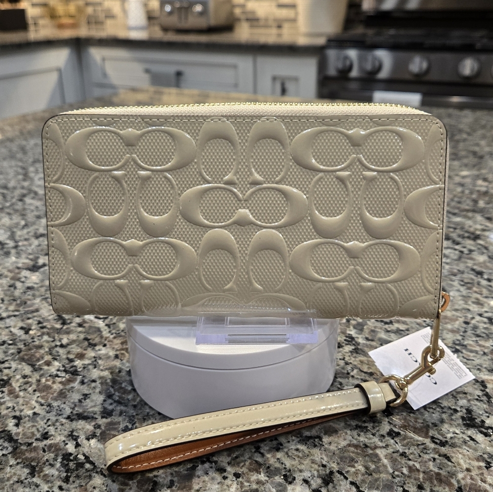 Coach Long Zip Around Wallet / Wristlet NWT - Picture 3 of 7